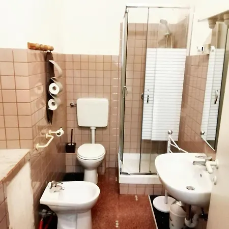 Charming In With Private Parking, 70 Sqm * Gênes